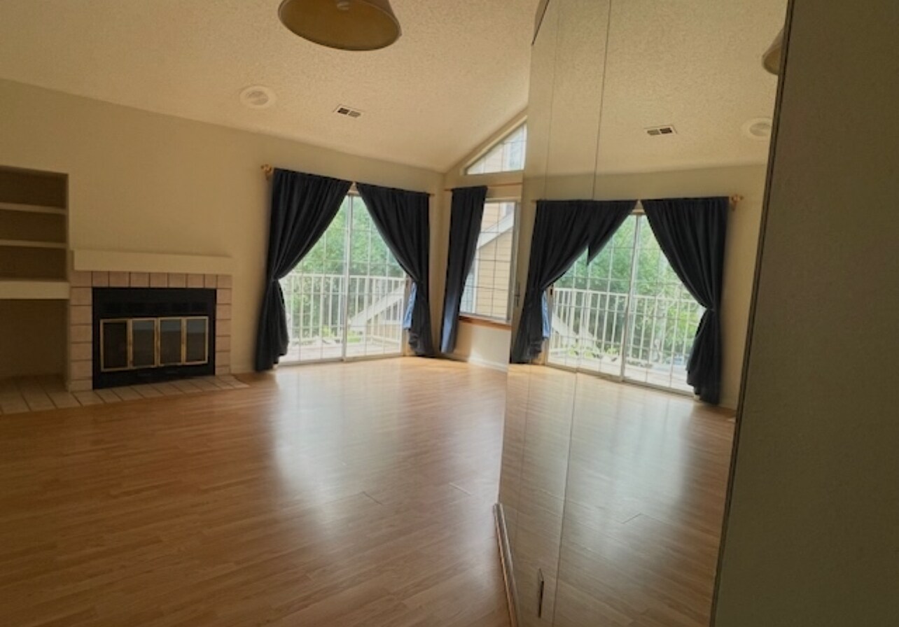 Building Photo - 6036 Gunbarrel Ave