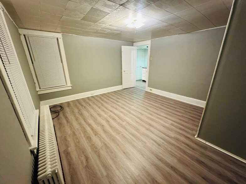 Building Photo - 195 D St