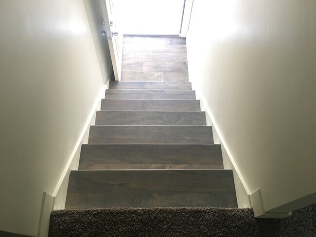 Building Photo - 1461 Wild Rose Way