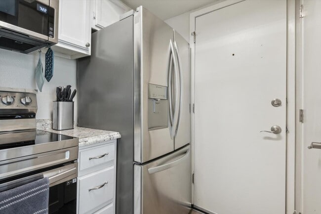 Building Photo - 1250 S Monaco St Pkwy