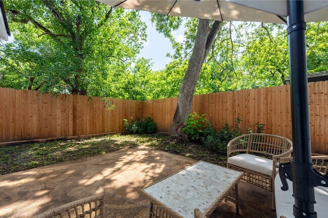 Building Photo - 4805 Southwind St