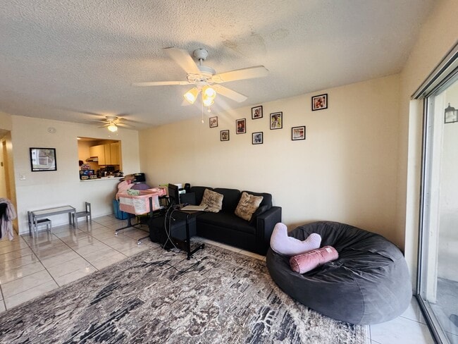 Building Photo - 8025 S Colony Cir
