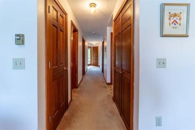 Building Photo - 15 Manor Estates Dr