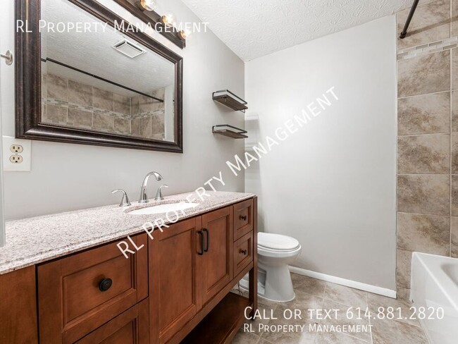 Building Photo - 3 Bedroom/2 Full Bathroom/2 Half bath Condo