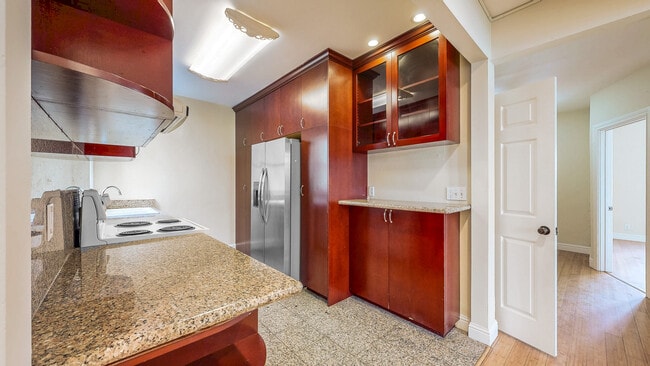 Building Photo - 1627 Clay St