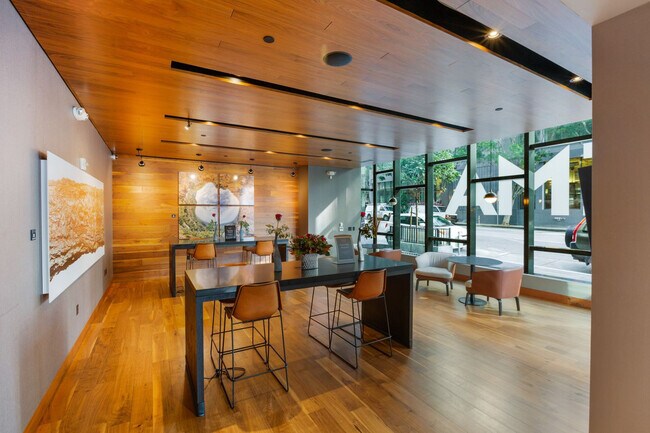 Building Photo - 18 10th St