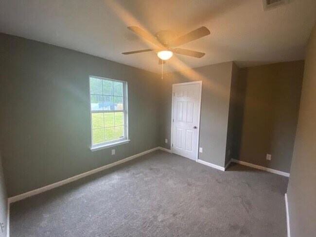 Building Photo - 4 Bed 2 Bath New Fenced in Yard In Kingsla...