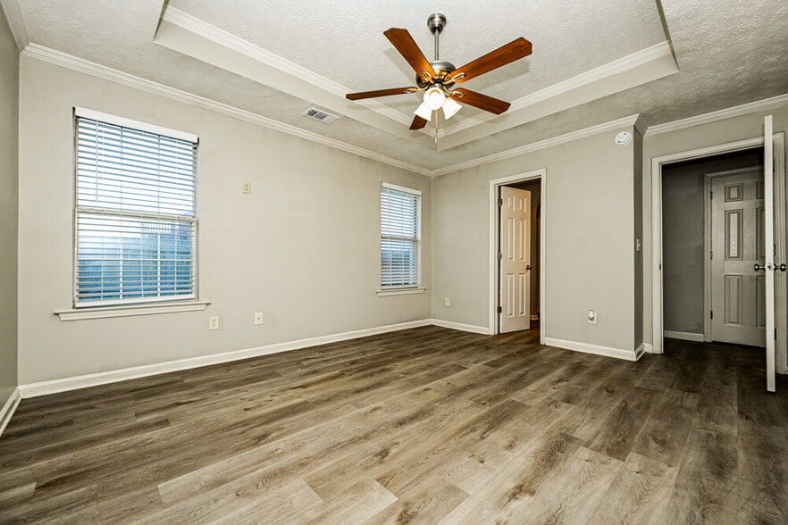 Building Photo - 1025 Borrington Ln