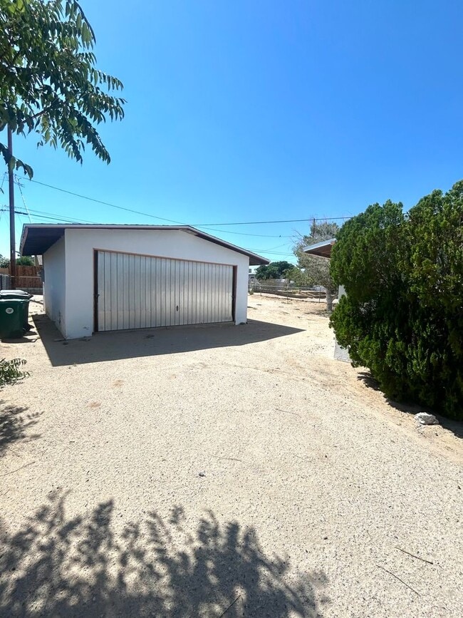 Building Photo - 6096 Cahuilla Ave