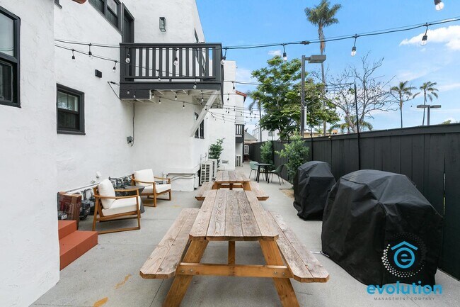 Building Photo - 3831-3835 3rd Avenue - 3835 3rd Ave Apt 1