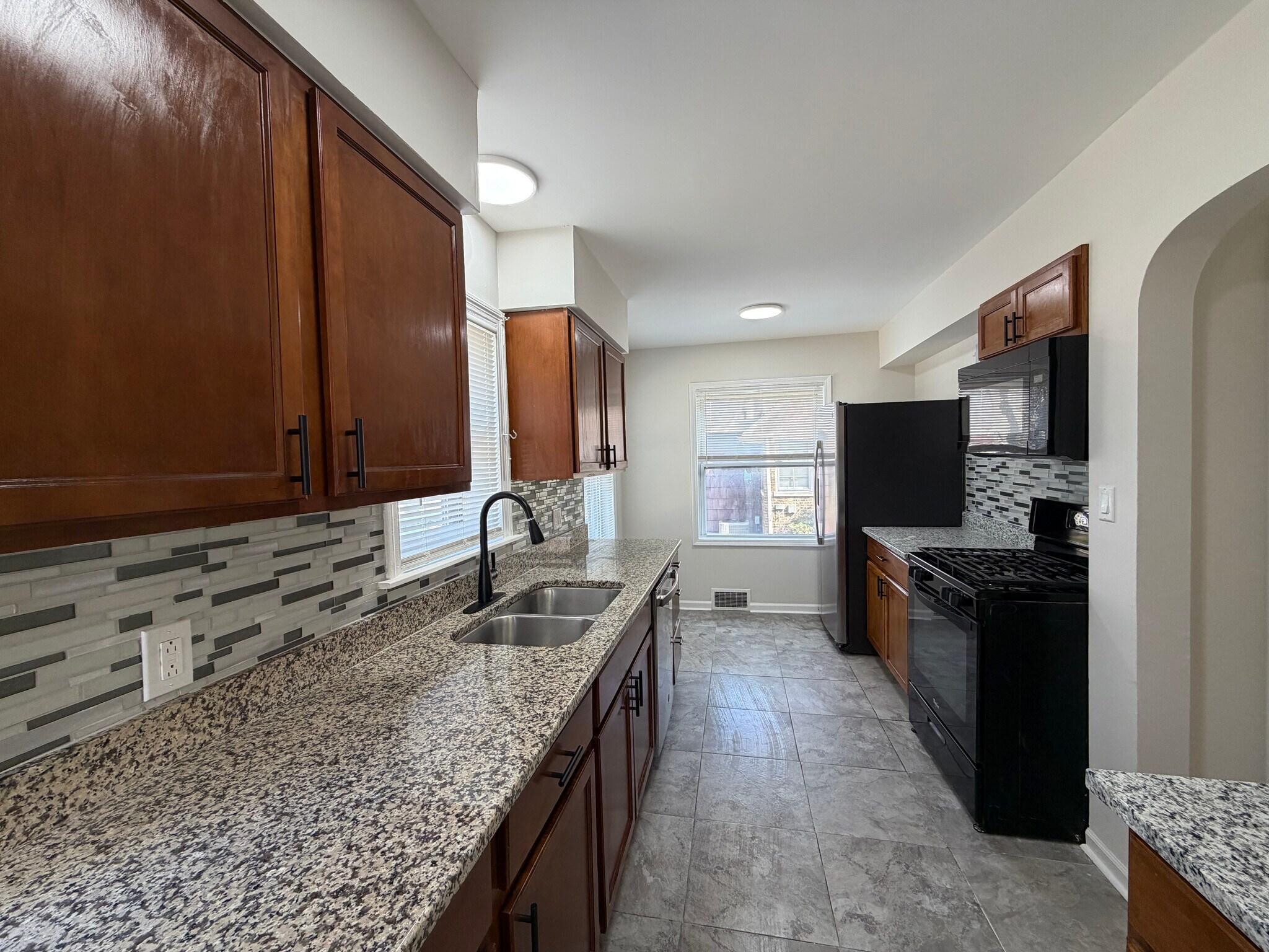 Building Photo - 1822 W 187th St