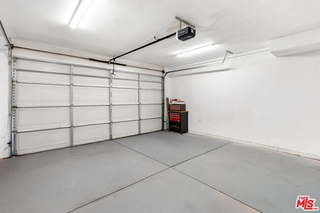Building Photo - 7124 Farralone Ave