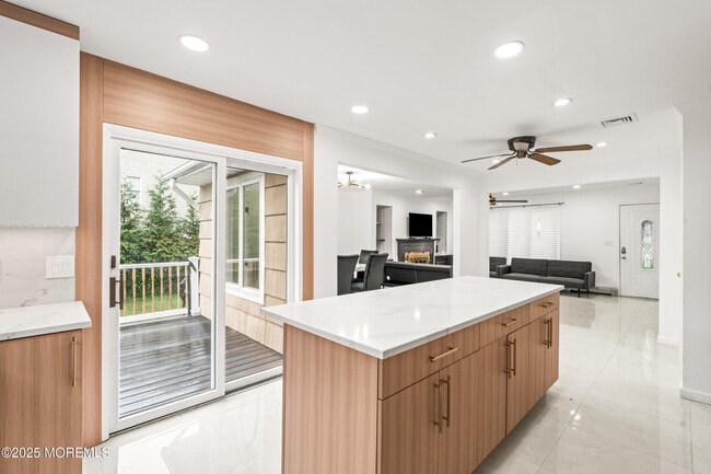 Building Photo - 17 Johnston St