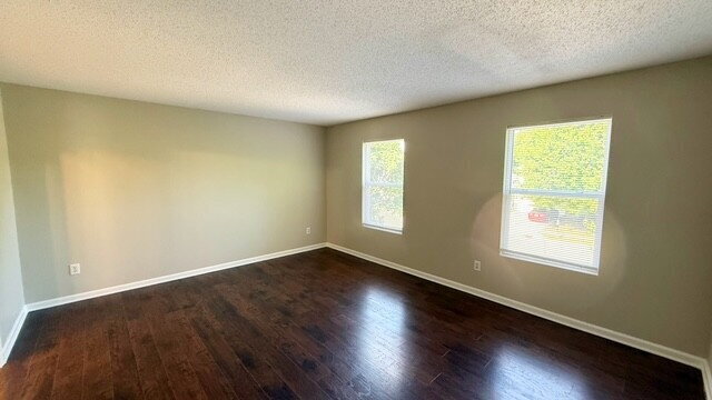 Building Photo - EAST SIDE 4 BEDROOM NEWER HOME AVAILABLE NOW!