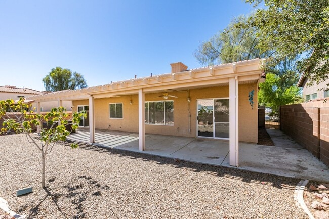 Building Photo - Charming Single-Story Home with Spa & Covered Patio Near Spencer & Wigwam in Las Vegas