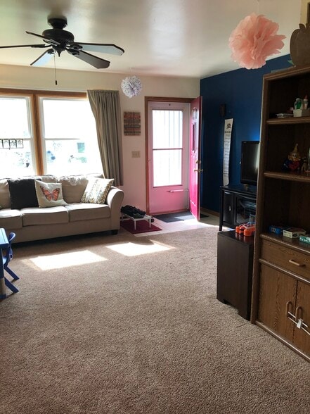 Summer Available June 1, 5pm - 5202 Schofield St