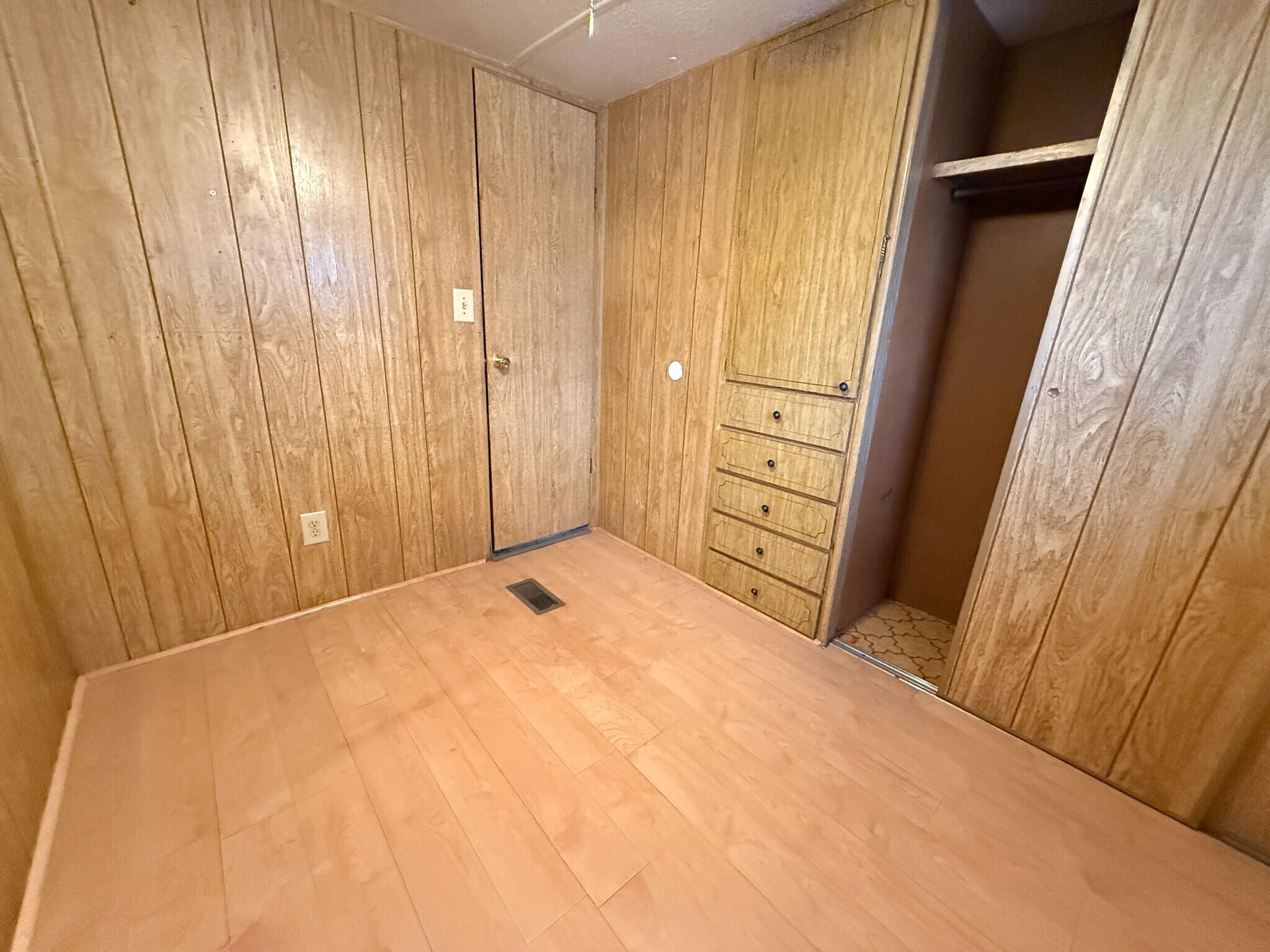 Building Photo - 3601 E Wyoming Ave