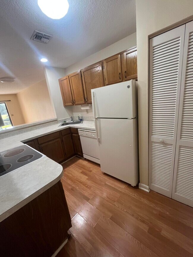 Building Photo - 1627 Hawthorne Pl