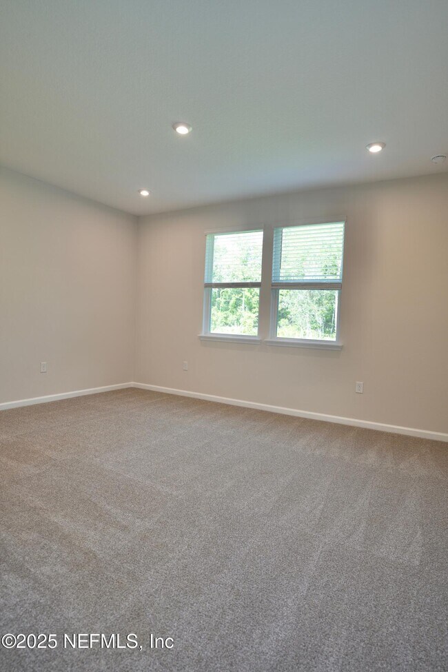 Building Photo - 308 Spruce Hl Pt