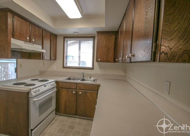 Building Photo - 2912 NE 86th Ave