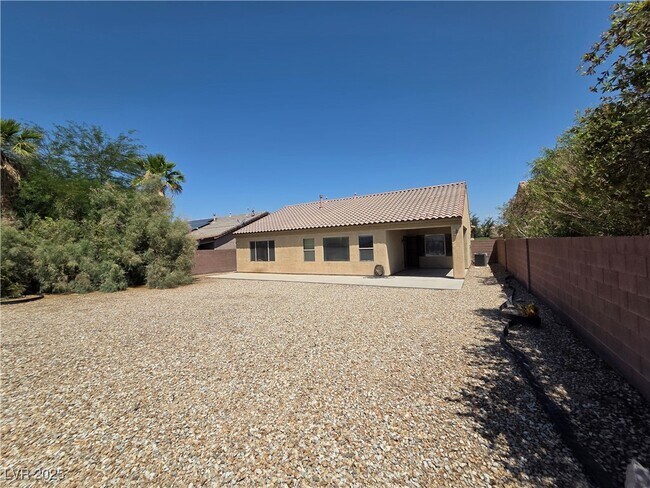 Building Photo - 5635 Criollo Dr