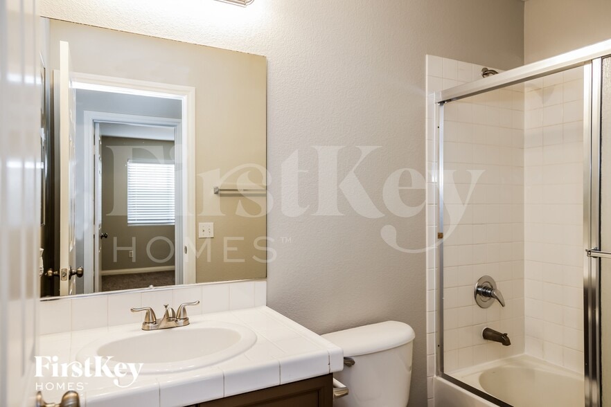 Building Photo - 6270 Bruma Ave