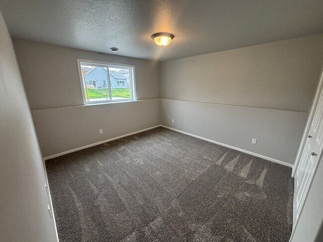 Building Photo - Brand-New 4-Bed Twinhome | 2,180 Sq Ft | S...