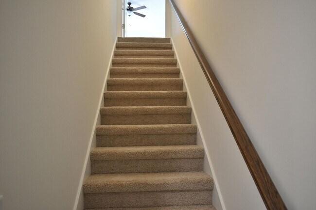Building Photo - Townhouse for Rent in Hixson