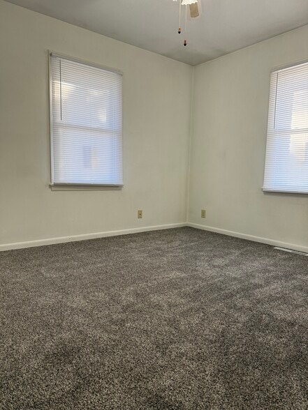 Building Photo - 4210 S 49th St