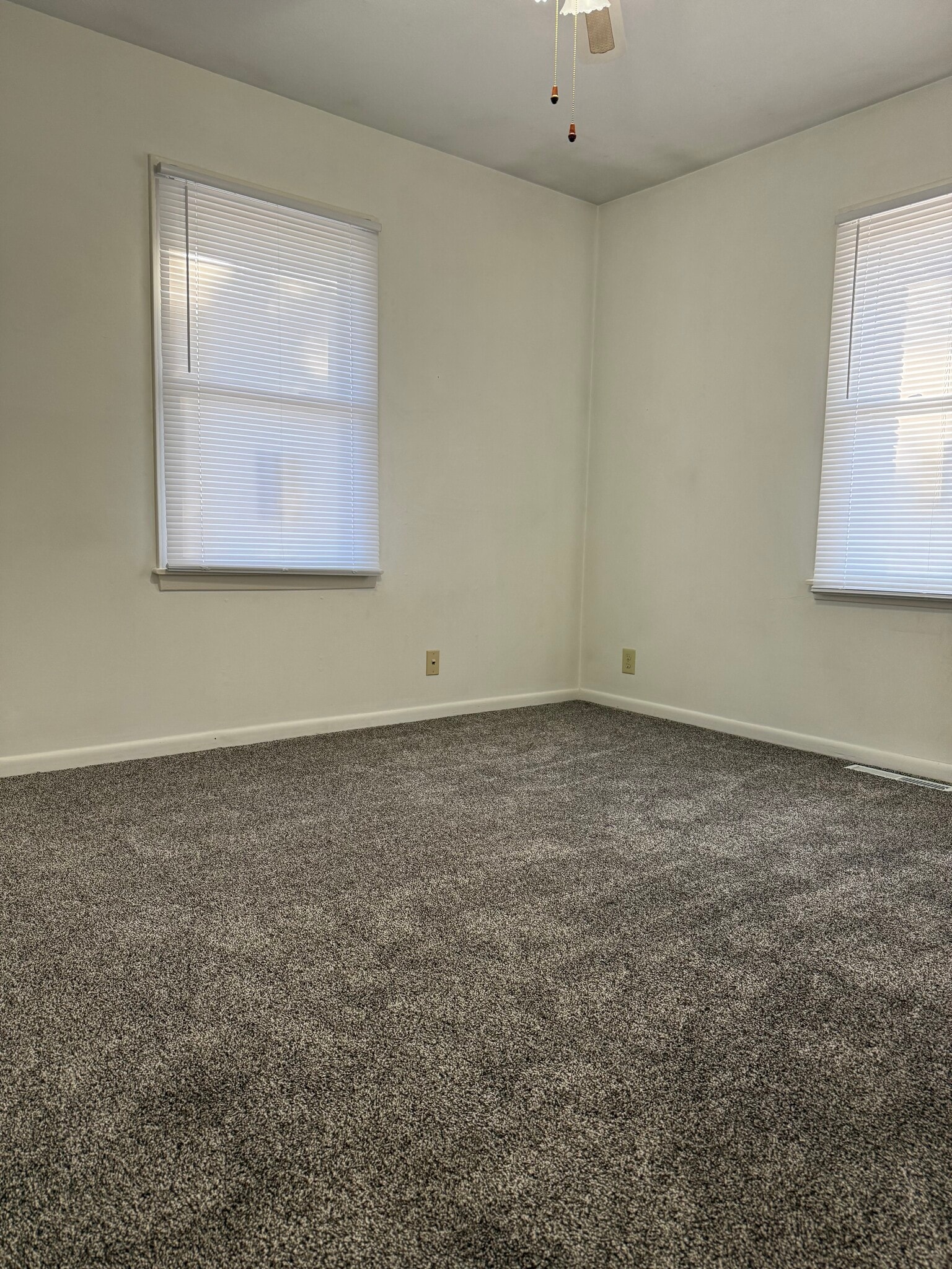 Building Photo - 4210 S 49th St