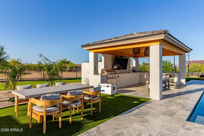 Building Photo - 13924 Dyer Ln