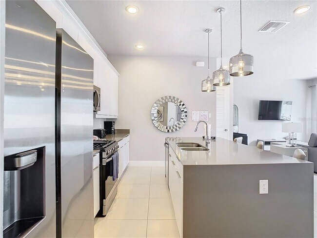 Building Photo - 7770 Sandy Ridge Dr