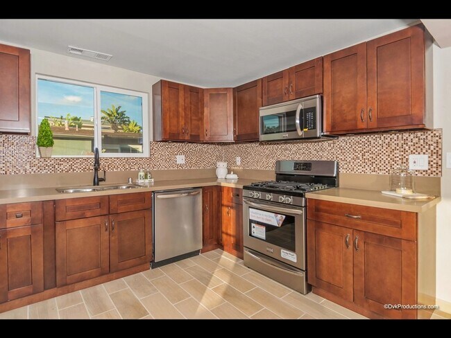 kitchen - 5009 Ellison Plz