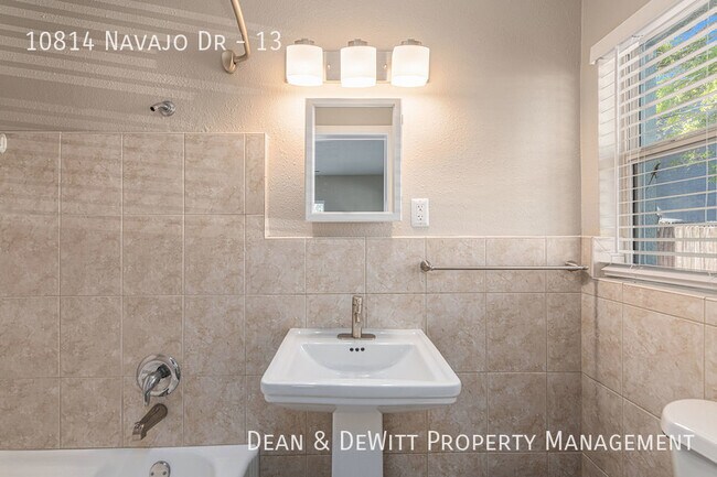 Building Photo - 10814 Navajo Dr