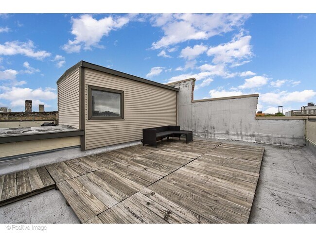 Building Photo - 1751 W Division St