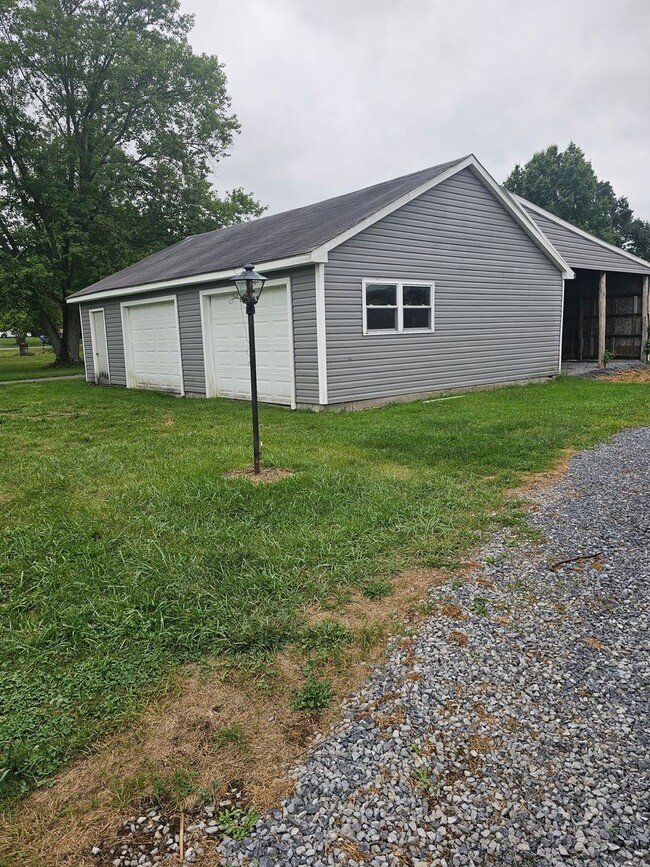 Building Photo - 2BR Remodeled House Hollidaysburg