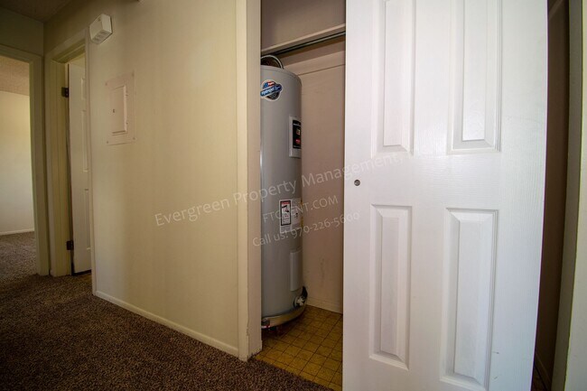 Building Photo - 3950 Manhattan Ave