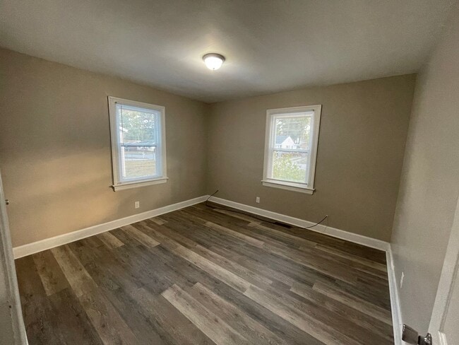 Building Photo - 514 Macon St S