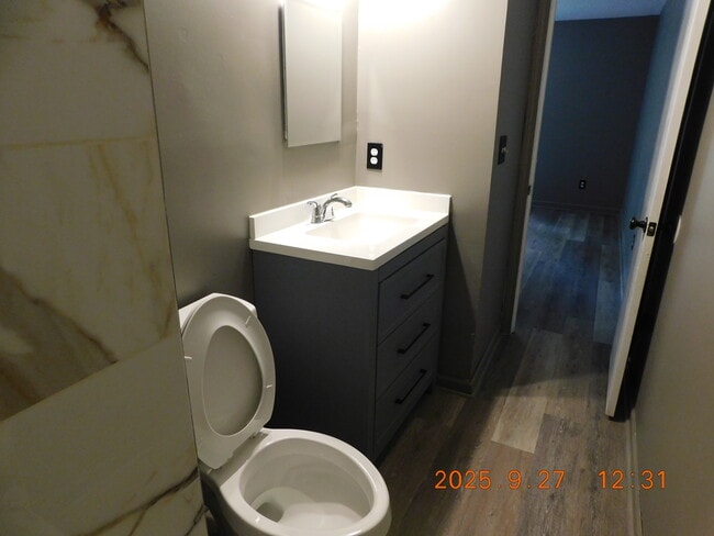 Master bath (2) - 8 Druid Pl