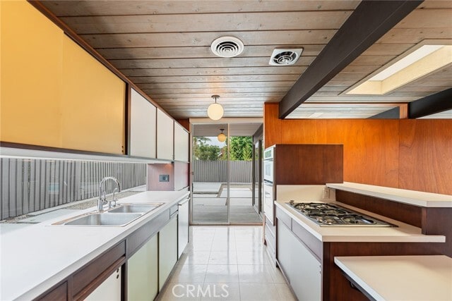 Building Photo - 5112 E Valencia Dr