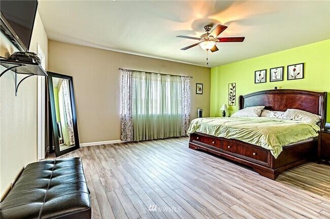 Building Photo - Beautiful Lakeland Hills Townhouse