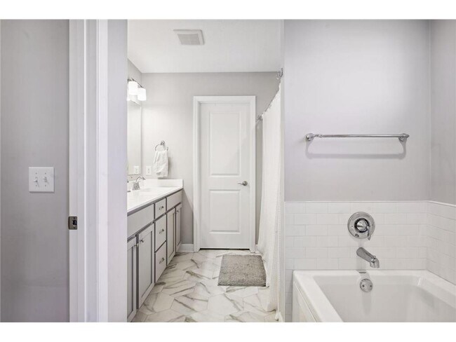 Building Photo - 6303 Jensen Ave S