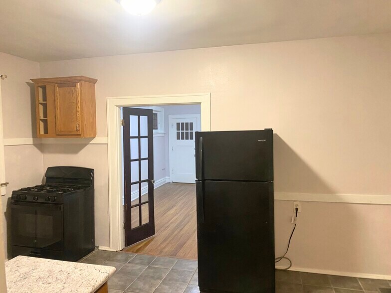 Building Photo - 5042 Mardel Ave