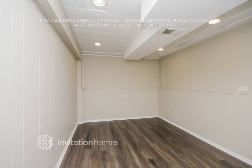 Building Photo - 7939 Edgewood Ct