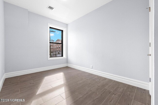 Building Photo - 160 Monmouth St