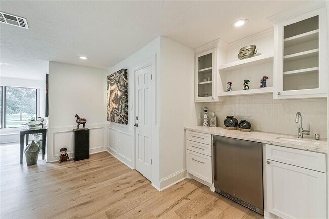 Building Photo - 2323 Pine Bend Dr