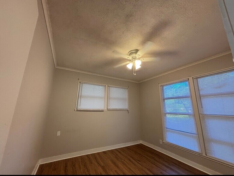 Building Photo - 1408 University Ave