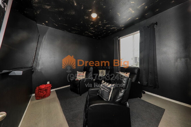 Building Photo - 24712 Hudson St