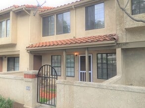 Building Photo - 8167 Vineyard Ave