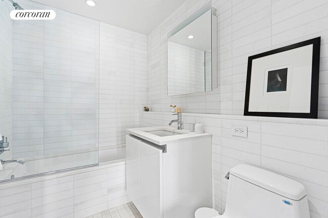 Building Photo - 14 W 14th St